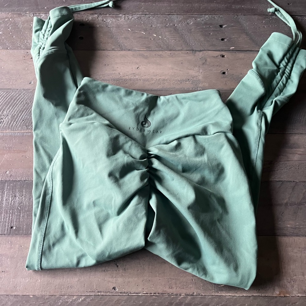 Ryderwear Green scrunch butt Leggings. Never used!